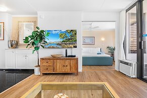 Ocean View Condo with King or Queen Bed and Parking