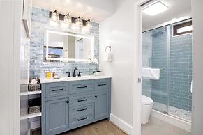 Ocean View Condo with King or Queen Bed and Parking