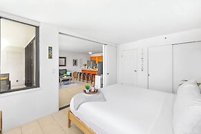 Ocean View Condo with King or Queen Bed and Parking