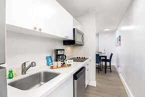 Ocean View Condo with King or Queen Bed and Parking