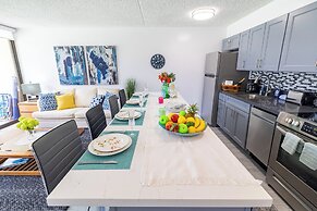 Ocean View Condo with King or Queen Bed and Parking