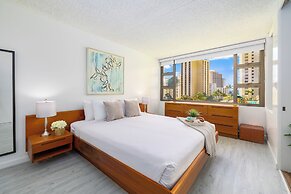 Ocean View Condo with King or Queen Bed and Parking