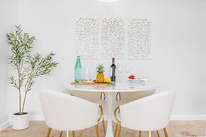 Ocean View Condo with King or Queen Bed and Parking