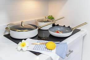 Ocean View Condo with King or Queen Bed and Parking