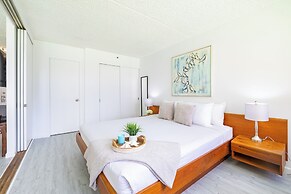 Ocean View Condo with King or Queen Bed and Parking