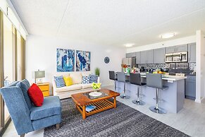 Ocean View Condo with King or Queen Bed and Parking