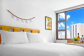 Ocean View Condo with King or Queen Bed and Parking