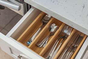 Ocean View Condo with King or Queen Bed and Parking