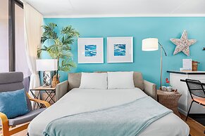 Ocean View Condo with King or Queen Bed and Parking