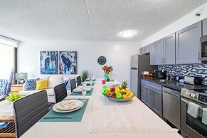 Ocean View Condo with King or Queen Bed and Parking