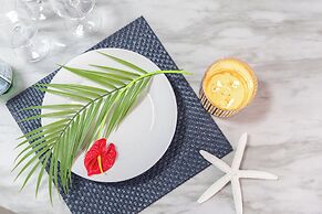 Ocean View Condo with King or Queen Bed and Parking