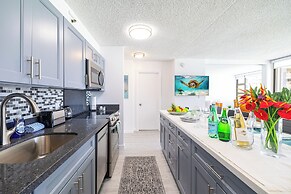 Ocean View Condo with King or Queen Bed and Parking