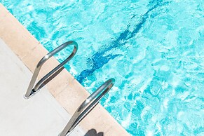 Ocean View Condo with King or Queen Bed and Parking