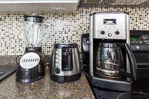 Ocean View Condo with King or Queen Bed and Parking