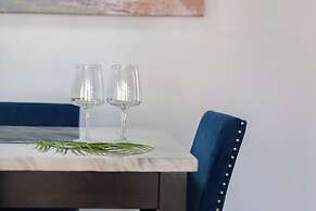 Ocean View Condo with King or Queen Bed and Parking