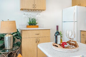 Ocean View Condo with King or Queen Bed and Parking