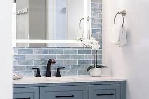 Ocean View Condo with King or Queen Bed and Parking