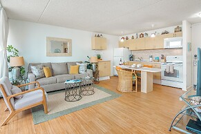 Ocean View Condo with King or Queen Bed and Parking