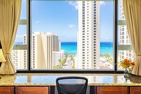 Ocean View Condo with King or Queen Bed and Parking