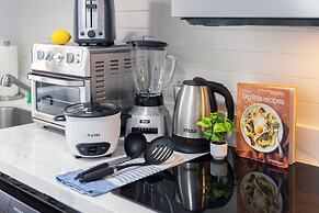 Ocean View Condo with King or Queen Bed and Parking