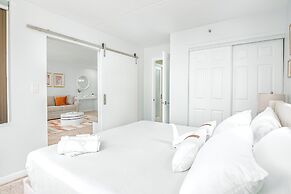 Ocean View Condo with King or Queen Bed and Parking