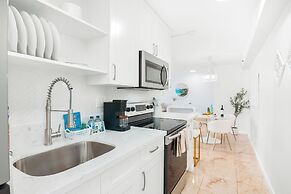 Ocean View Condo with King or Queen Bed and Parking