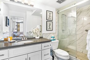 Ocean View Condo with King or Queen Bed and Parking