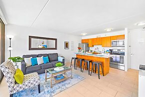 Ocean View Condo with King or Queen Bed and Parking