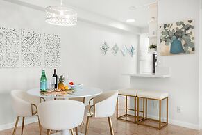 Ocean View Condo with King or Queen Bed and Parking