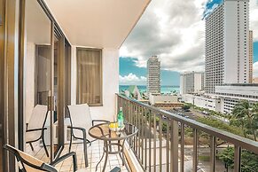 Ocean View Condo with King or Queen Bed and Parking