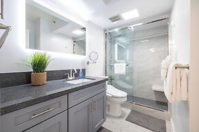 Ocean View Condo with King or Queen Bed and Parking