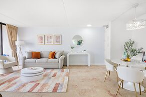 Ocean View Condo with King or Queen Bed and Parking