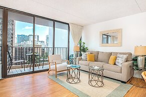 Ocean View Condo with King or Queen Bed and Parking