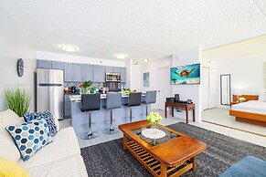 Ocean View Condo with King or Queen Bed and Parking