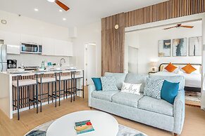 High Floor Mountain View with King or Queen Bed and Parking