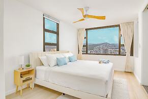 High Floor Mountain View with King or Queen Bed and Parking