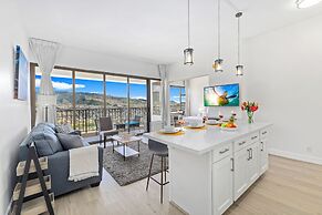 High Floor Mountain View with King or Queen Bed and Parking