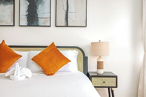 High Floor Mountain View with King or Queen Bed and Parking