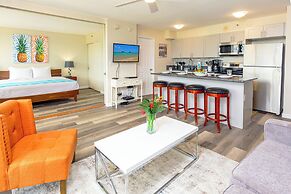 High Floor Mountain View with King or Queen Bed and Parking