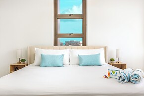 High Floor Mountain View with King or Queen Bed and Parking