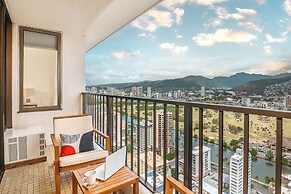 High Floor Mountain View with King or Queen Bed and Parking