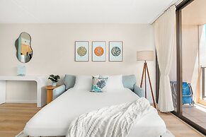 High Floor Mountain View with King or Queen Bed and Parking