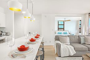 High Floor Mountain View with King or Queen Bed and Parking