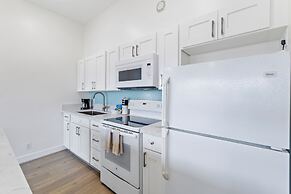 High Floor Mountain View with King or Queen Bed and Parking