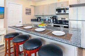 High Floor Mountain View with King or Queen Bed and Parking