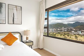 High Floor Mountain View with King or Queen Bed and Parking