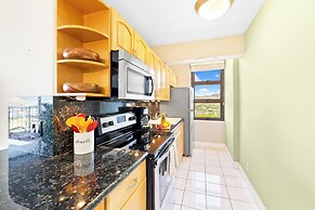 High Floor Mountain View with King or Queen Bed and Parking