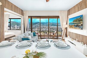 High Floor Mountain View with King or Queen Bed and Parking