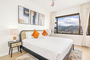 High Floor Mountain View with King or Queen Bed and Parking