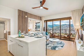 High Floor Mountain View with King or Queen Bed and Parking